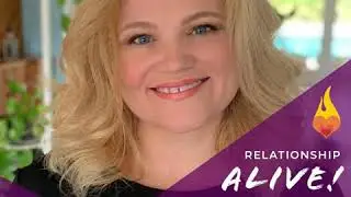 224: What Romance Novels Teach Us about Real-Life Love and Desire - with Mara Wells