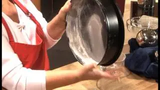 Backform einfetten - Fetten von runden Backformen -  Torten Rezepte