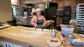 CINNAMON ROLL BAKERY SILVER DOLLAR CITY BRANSON MO MEMORIAL DAY 2021