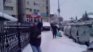 o baba il fugareste pe unu cu carja :))