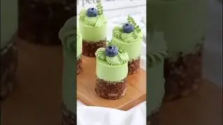 براوني بموس كريم الماتشا | Brownie with matcha mousse  #cake #brownie #cakedecorating #كيك #حلويات