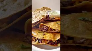 Crispy Baked Corn & Black Bean Tacos #vegetarianrecipes #tacos #cornrecipe
