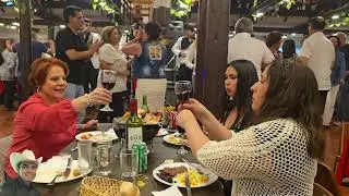 TOQUE DE QUEDA en vivo   vid 1  PARRILLADAS LA CHOLA    Vicente Bravo T