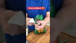 How to keep your fingers clean while eating potato chips