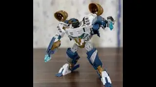Transformers 2009 Movie 2 Voyager Class Sea Spray Review | Hasbro Toy Showcase