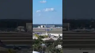 Jet Blue #takeoff #planespotting #rooftop #planeshorts #new #jetblue #orlando #aviation