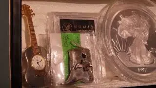 Полка для безделушек, которую я сделал из остатков клена Hardrock.