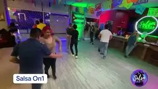 #Bailando #SalsaOn1 #Salsaenlinea #Salsa en las #clasesdebaile de #salsaalgusto ✨💃🕺✨