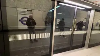 Elizabeth train to Abbey Wood! Whitechapel - Move to the platform.