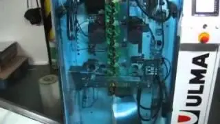 Essig, &Ouml;l und Salz Portionen in vertikaler Verpackungsmaschine (VFFS) in verzwickeltem Standbeutel