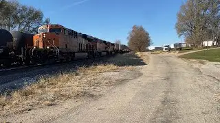 BNSF Intermodal Zips Pass BNSF Oil Train on a Go Round! Chadwick, IL! 11/15/2025