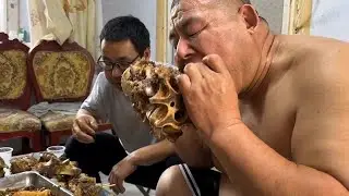 网吧大神工地放假，胖哥酱一锅牛大骨吃，软烂脱骨筋肉一口吃真香