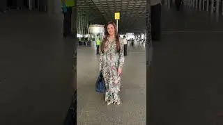Esha Deol Flying From Mumbai Spotted At Airport. #eshadeol #spotted #e24
