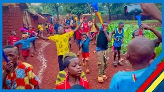 WATOTO WAMEANZA KUHUCHANGAMSHA MNJI KWA KELELE NYENGI ZA VUVUZELE KWA MAANDALIZI YAKUHUPOKEYA MWAKA