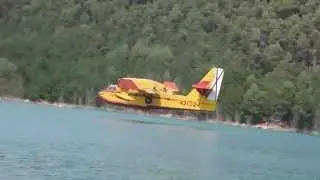Hidroavion repostando Agua, ( Alucinante )Barcelona  spain