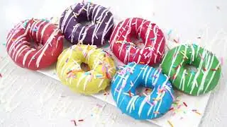🎄 Make Christmas Donuts and Rainbow Swirl Cakes with Oil Based Food Coloring | Easy Holiday Baking!