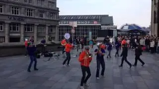 Impressive street band attracts crowd in Cologne