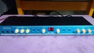 Đ&Atilde; B&Aacute;N ! Vang cơ DBX FBX-100 mới keng, đang hoạt động tốt, 600k. Lh 0908496653
