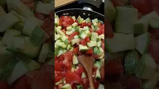 calabacitas muy ricas te muestro sus ingredientes y su preparaci&oacute;n ,muy sencilla de cocinarlas 👌👌