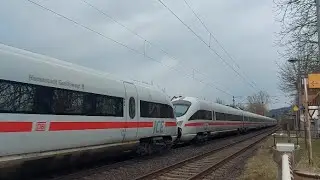 Bahnübergang in Ludwigsau Friedlos/Bahnhof Eschwege Züge am Sonntag 23.3.2025 Güterzüge