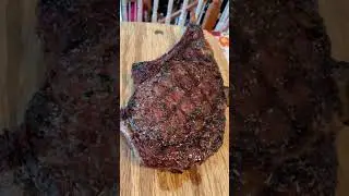 Tomahawk steak #foodie #food #steak #beef #yum #foodreels #shortsvideo #foodvideo #yummyinmytummy