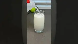 КАК УЗНАТЬ НАТУРАЛЬНОЕ МОЛОКО ИЛИ НЕТ. #lifehacks #hack #hacks #tipsandtricks