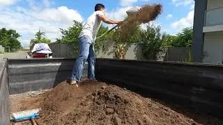 Applying Top Dressing and Top Soiling your Lawn (Overturf Soil)