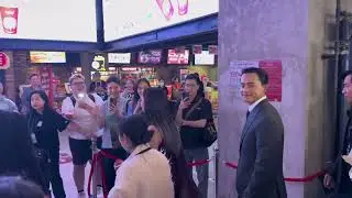 Mai Tài Phến diện vest điển trai sánh đôi cùng Mỹ Tâm & dàn cast phim TÀI ở fansign làm fan háo hức