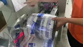 Training video of how to rewind the packing film roll on automatic flow pillow bag packaging machine