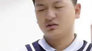学生集体出去打饭，没想小西什么都没有竟然完成打饭任务，真厉害