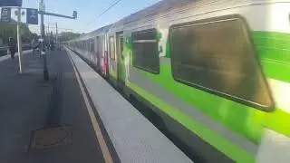 Passage du TER Nevers Paris en gare de Cesson (77) - train 5900 tract&eacute; par une BB 22000