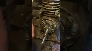 How to set the points gap on a points & condenser ignition system 🔧&bull; #howto #briggs  #shorts