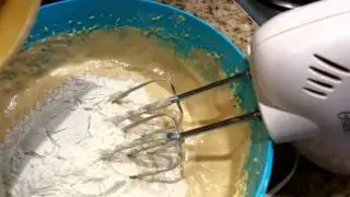 Torta volteada de piña, desmolde de quesillo.
