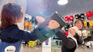 キックボクシング女子楽しくミット打ち