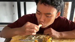 Makan gulai kambing