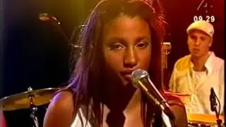 Runnin' Out Of Gaz - Pauline Live Nyhetsmorgon