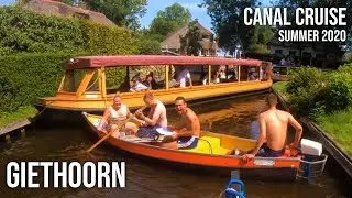 GIETHOORN  - Crashing boats during guided tour (4k)