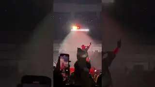 It hits different when the whole stadium sings this line &ldquo;XO tatted all over her body&rdquo; #theweeknd 🎵