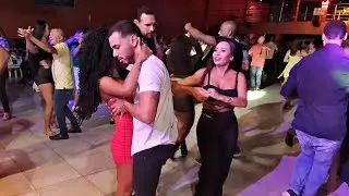 BAILE DA SAUDADE NO SINGOS CLUBE - DANÇANDO FORRÓ NO BAILÃO DO ADRIANO E SEUS TECLADOS (XOTE)