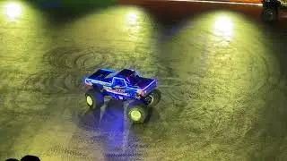 BIGFOOT DONUTS 🛞🍩 | Hot Wheels Monster Trucks: Glow-n-Fire