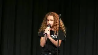 Amora Sings 