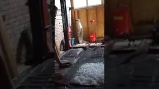 Unterbodenschutz mit Trockeneis entfernen