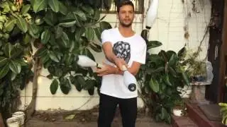 Malabarismo con clavas slow motion