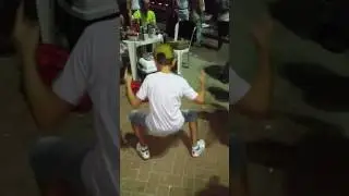 Renan dan&ccedil;ando at&eacute; o ch&atilde;o 2