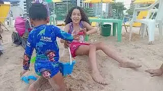 Se divertindo na praia com meu sobrinho// Mariane e Micaele #praia 