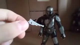 BANDAI MANDOLORIAN MODEL KIT VS HASBRO BLACK SERIES MANDOLORIAN