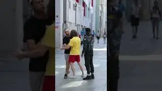 Дэнни Дункан останавливает случайную уличную драку