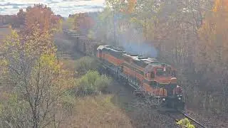 GP38 ELS 400 перевозит неисправный SD40 ELS 503 (с поврежденной колесной парой) и Pulpwood North ...