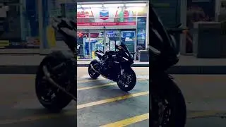 YAMAHA R1 BLACK |