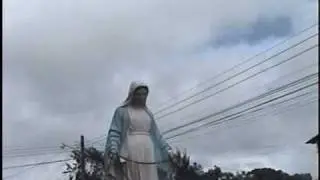 Statue of Mary Crying during Procession to Cathedral / extra normal estatua de la Virgen llora